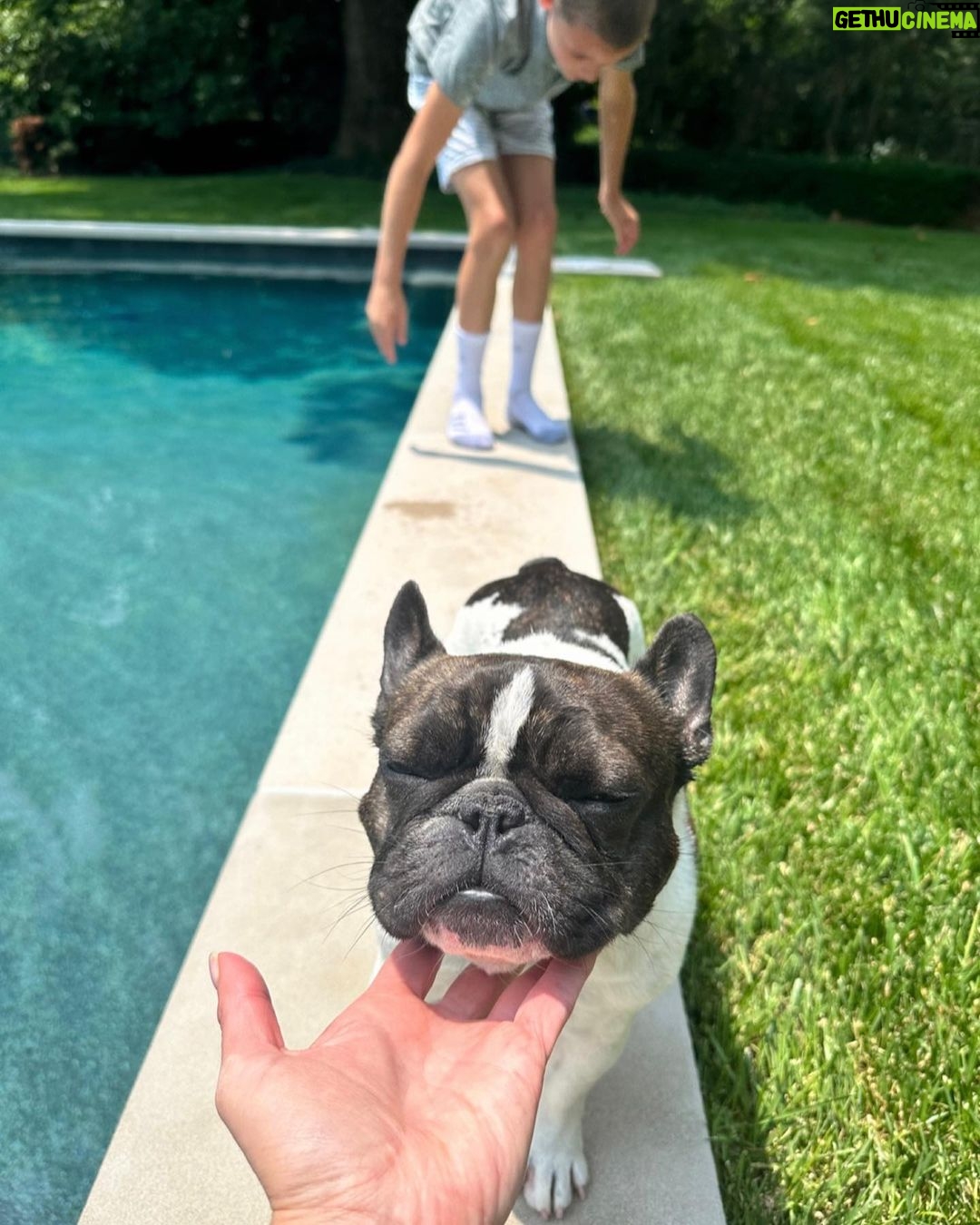 Reese Witherspoon Instagram - Summer so far 😊🏝️🍹🥰🌅