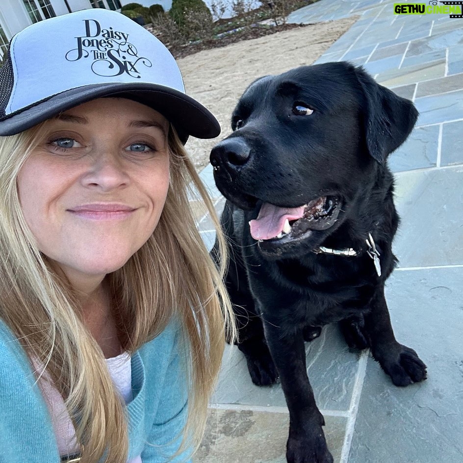 Reese Witherspoon Instagram - Have you watched @daisyjonesandthesix yet????