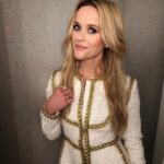 Reese Witherspoon Instagram - That rom-com glow ❤️💫 #YourPlaceOrMine #Netflix