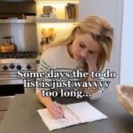 Reese Witherspoon Instagram - New year, new routines 🧼 #FairPlayPartner #DawnPartner It’s so important to empower our kids to share the mental load at home, so @FairPlayLife, @Swiffer and @DawnDishwash created the Home Eq[uity] Curriculum to help #ClosetheChoreGap. Download the curriculum for free at the link in my bio!