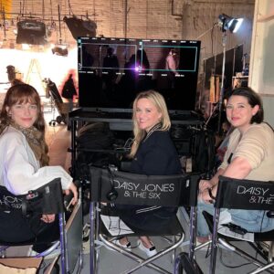 Reese Witherspoon Instagram - The finale is HERE!! 🤩From the very first time I stepped on set, I knew this production would be special 💗💫 If you haven’t seen the magic this cast has created yet, now is your chance to BINGE IT ALL ! @daisyjonesandthesix is now streaming on @primevideo!!! 🥹