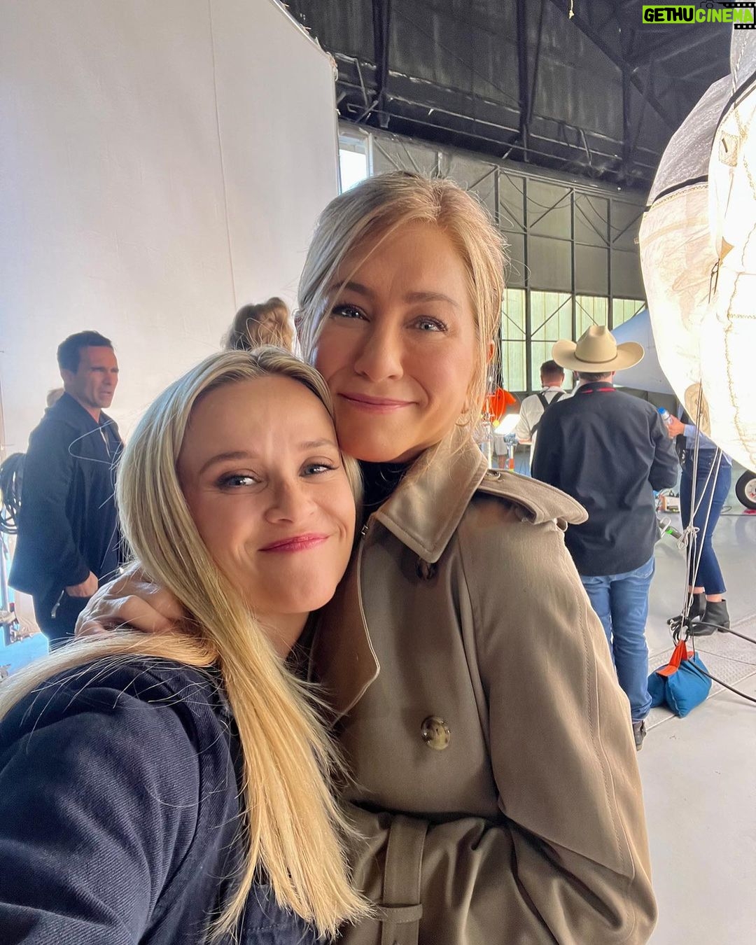 Reese Witherspoon Instagram - Last days of shooting @themorningshow! Season 3 is on the WAY! 💫🤸