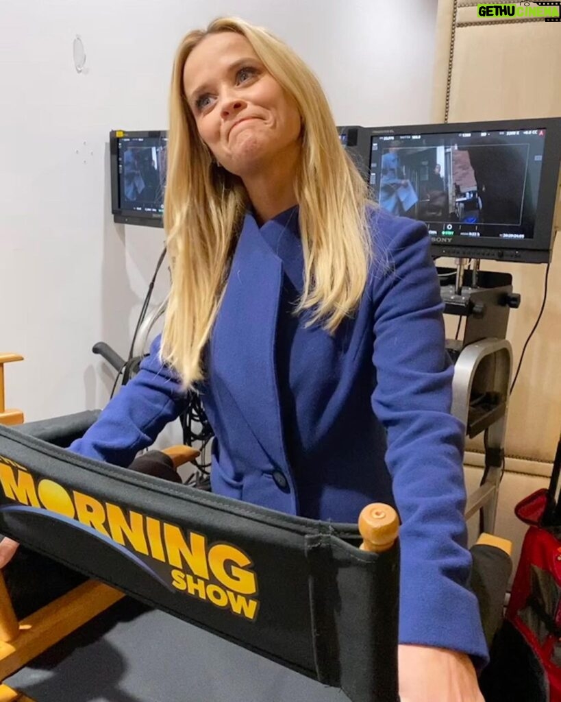 Reese Witherspoon Instagram - Last days of shooting @themorningshow! Season 3 is on the WAY! 💫🤸