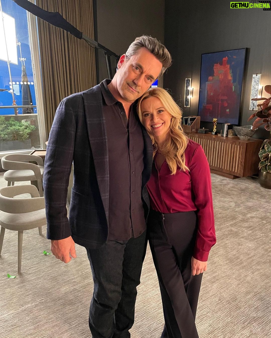 Reese Witherspoon Instagram - Last days of shooting @themorningshow! Season 3 is on the WAY! 💫🤸
