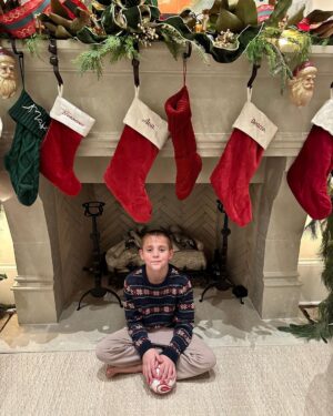 Reese Witherspoon Instagram - Christmas dinner with the fam!🥂🎄❤️