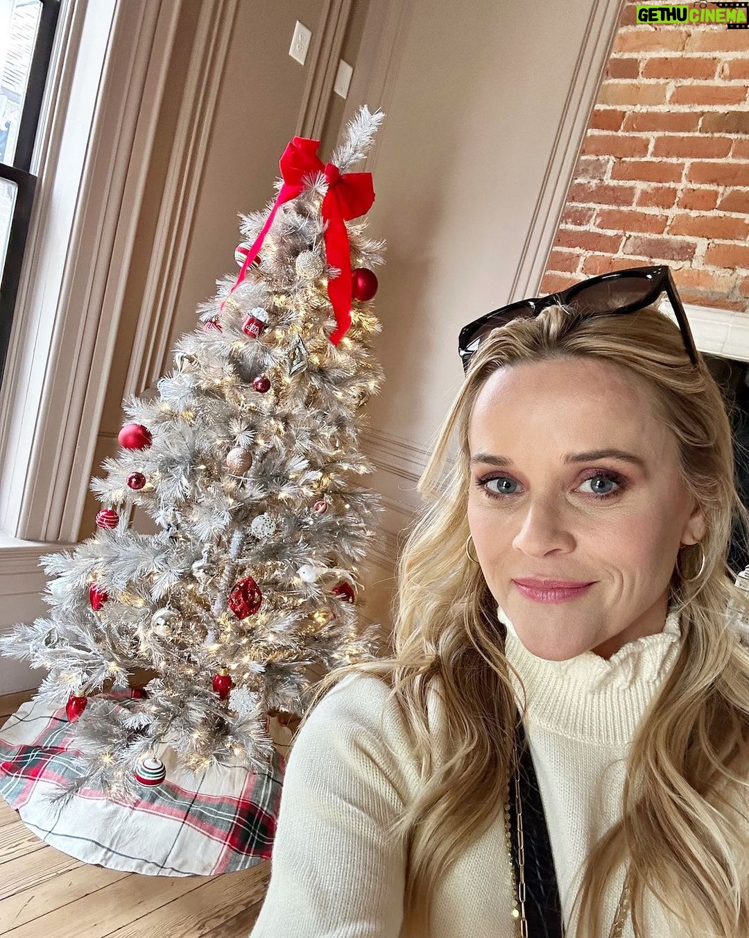 Reese Witherspoon Instagram - Too soon?🎄😂
