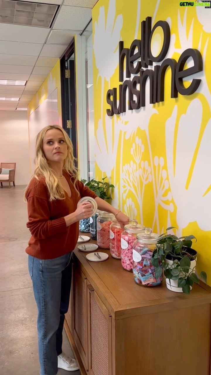 Reese Witherspoon Instagram - There’s always that one person in the office (and well…that person is me) 🍬🍫🍭 @hellosunshine
