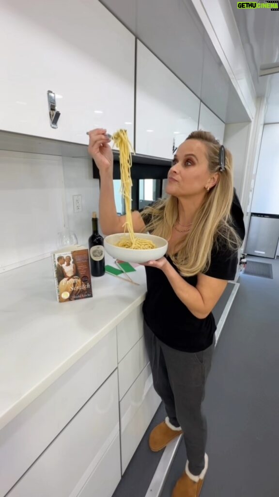 Reese Witherspoon Instagram - Pasta, wine, #FromScratch, repeat 🍝🇮🇹🎬 How’s my Italian, y’all?! 😂 @hellosunshine @netflix
