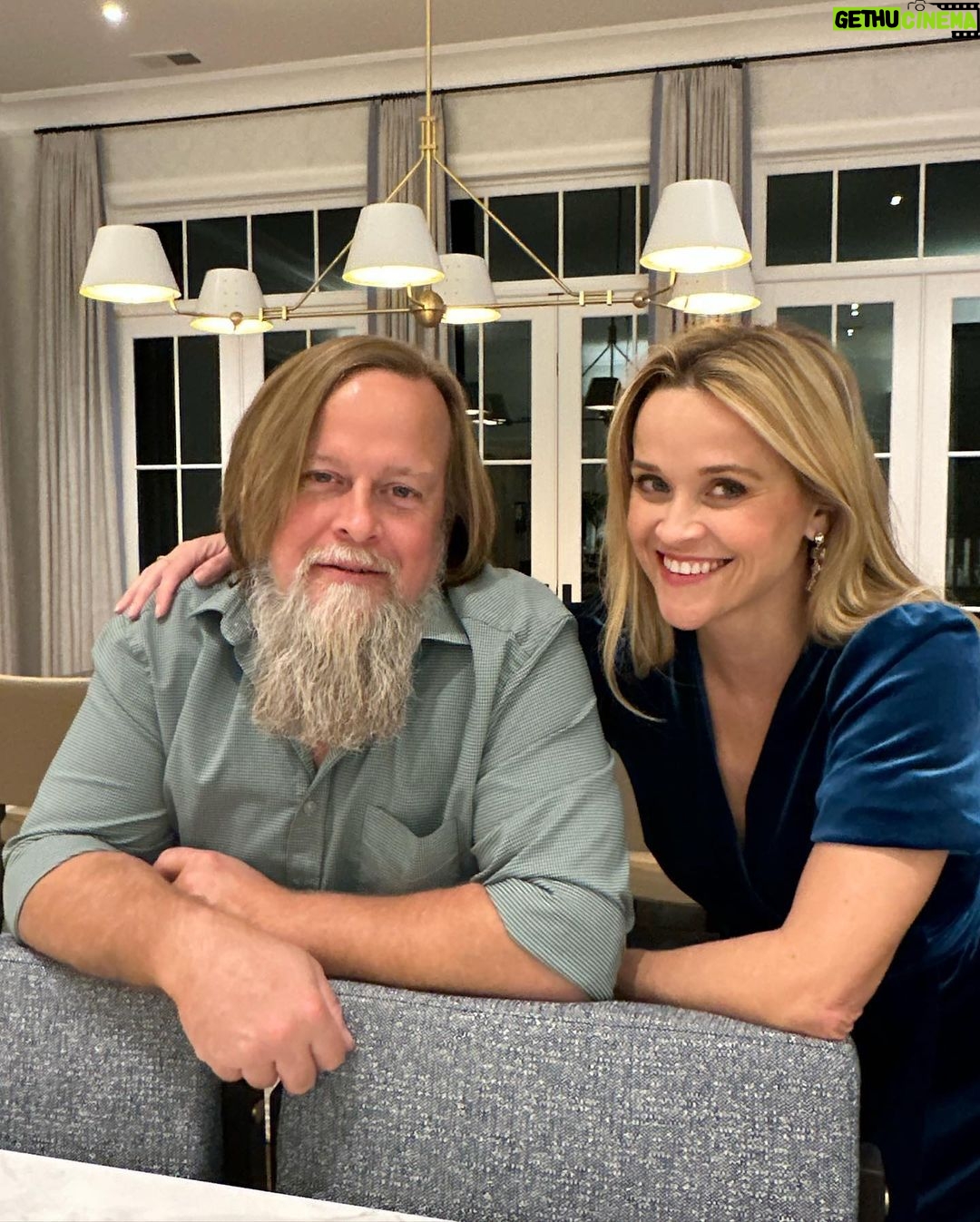 Reese Witherspoon Instagram - Giving THANKS for my wonderful family! And for pie 🥧 I love pie! ❤️💫🥧