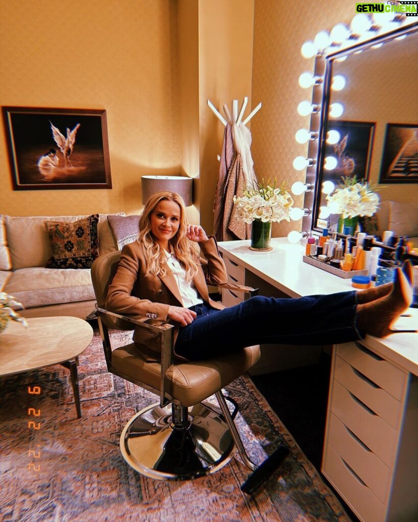 Reese Witherspoon Instagram - Office hours @morningshow ✨Sneak peek of season 3