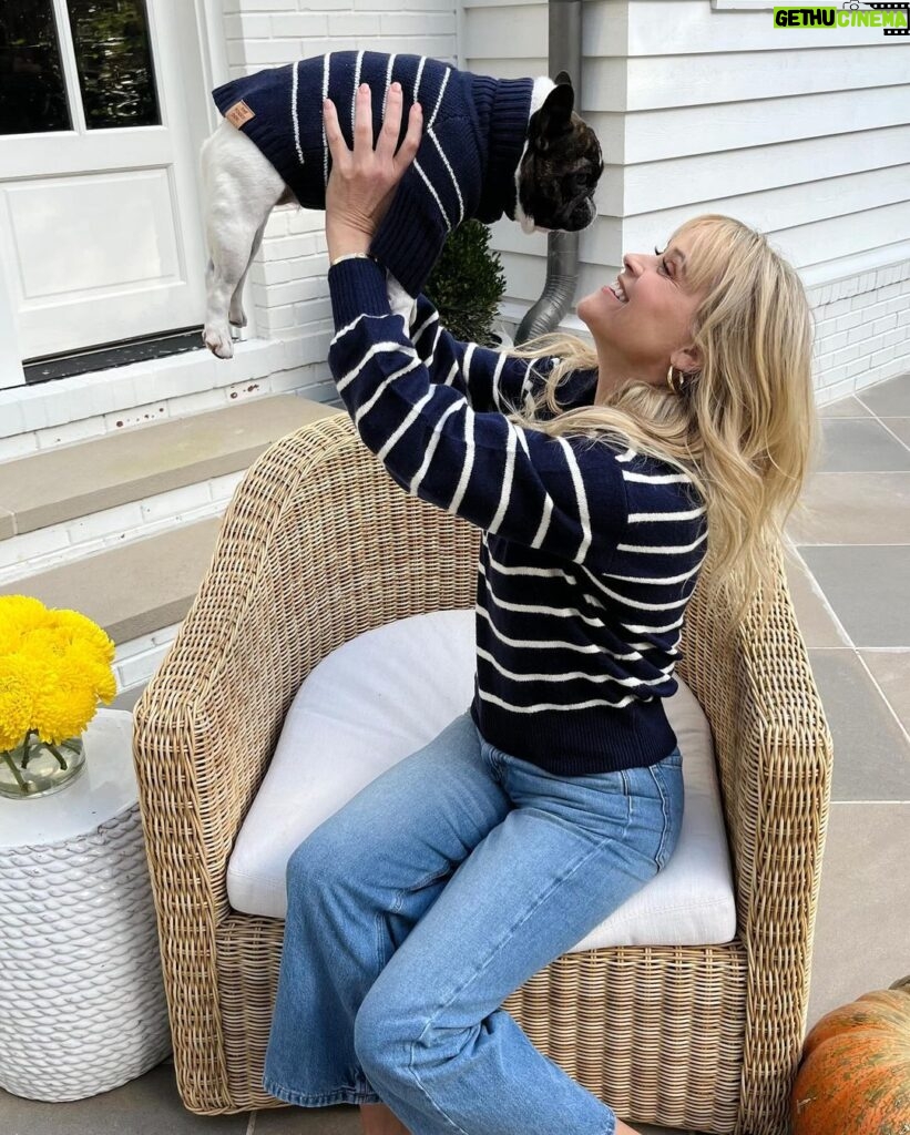 Reese Witherspoon Instagram - Matching sweaters with my pup?!?! 😍😍😍 The @draperjames x @thefoggydog collection is everything this dog lady has ever dreamed of. Shop now!!!