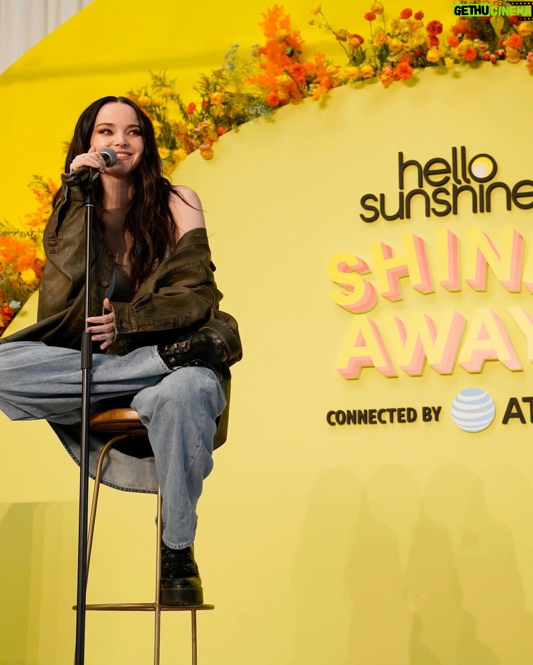 Reese Witherspoon Instagram - What an INCREDIBLE day our very first @hellosunshine Shine Away event was!!! ☀️☀️☀️ So many special, inspiring moments with all the amazing guests, speakers and attendees. THANK YOU so much to everyone who joined us!! Getting to watch women connect and empower each other was an absolute dream come true. When women stand together we can change the world ✨