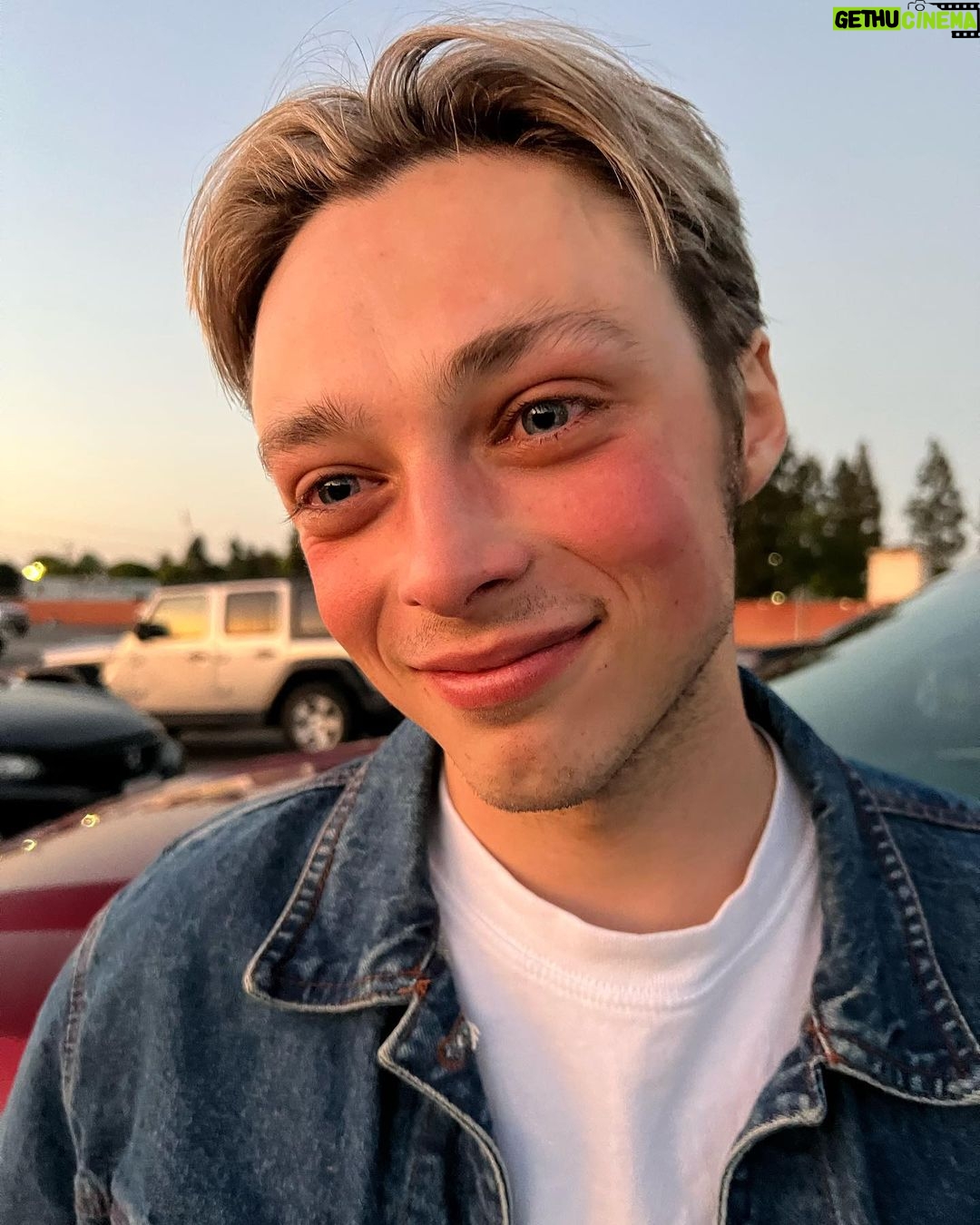 Reid Miller Instagram - Haircuts and drive in movies with you @anacapturez 🦋 #hair #haircut #blonde #girlfriend