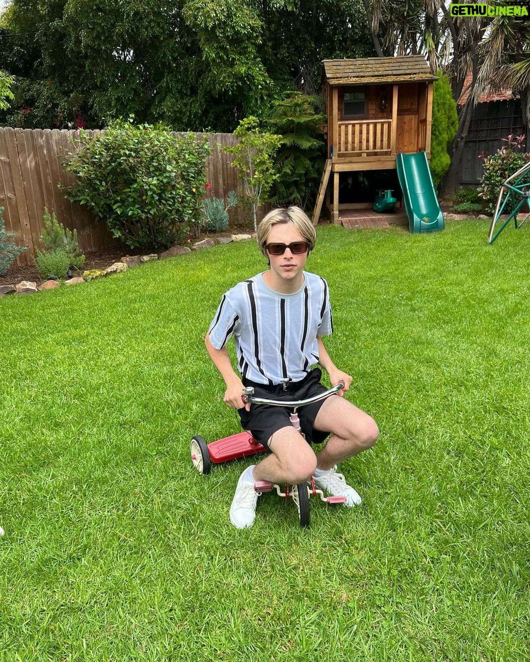 Reid Miller Instagram - Get on, we’re going shopping. #onset #filming #modelvibes
