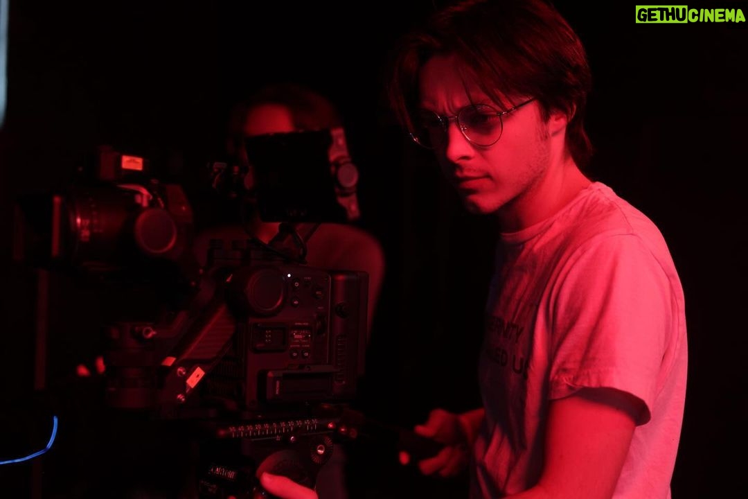 Reid Miller Instagram - Quiet on set 🎬 photo by @anacapturez #onset #film #studentfilm #dp #cameraoperator #directorofphotography