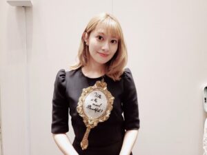 Reika Sakurai Instagram - 今夜19時〜 フジテレビにて
#ものまね王座決定戦  2022
放送です✨
今年はトーナメント戦！かなり白熱！皆さんあまりにもハイレベル過ぎて、審査するのが本当に難しかったです😂
今年の王者は一体どなたなのか⁈是非ご覧ください❤️‍🔥

来年公演の#ジキハイ でご一緒する#柿澤勇人 さんと偶然一緒でしたー！
頼れる心強い先輩かっきー！