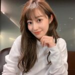 Reika Sakurai Instagram – エクステ付けたあと、
 @daisukeaoki_tiechel にカットなど最終調整してもらいましたー！
エクステすらも自在に…神。
ヘアセットはもちろん @manami_tiechel 
いつも本当に感謝感激らぶ🙏🏻❤︎