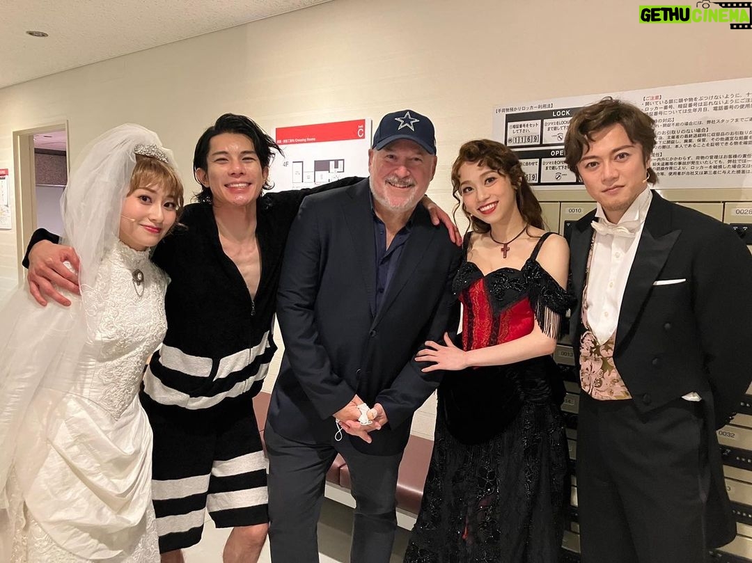 Reika Sakurai Instagram - ジキハイの素晴らしい楽曲をつくった フランク・ワイルドホーン。 聴けば胸が熱くなる、ずっと挑戦したかったフランクの楽曲。 噂通り、素晴らしいが故の難易度が高いものばかりでしたが、歌えたときの高揚感は格別でした✨