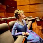 Reika Sakurai Instagram - ミュージカル『ジキル&ハイド』 東京公演千秋楽が無事終わりました ご観劇下さった皆様、ありがとうございました✨ 毎公演、ストーリーが進むにつれ、 客席が高揚していく様子が伝わってきて、気持ちの良い緊張感や恍惚感、恐怖や哀しみを感じながら舞台に立つ瞬間は、それはそれは素敵な時間です✨ 素晴らしい役者の皆様の痺れるほどの歌声と、熱い芝居を、次なる地でもしっかり感じてきます！！ 先ずは、東京お疲れ様でした！ そして、ジキハイカンパニーの皆さん。どうかどうかゆっくり休めますように😭♡ この写真は、ルーシー役#真彩希帆 ちゃんが舞台稽古の合間に📸 なーんか、きほちゃんが撮る写真 画質良いんだよなぁ。笑 ありがと😘 #ジキルアンドハイド #ジキハイ #ジキハイ2023