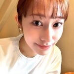 Reika Sakurai Instagram – のんびりした日。
⁡

朝晩冷えるようになりましたね。
超乾燥肌・敏感肌の私には辛い時期がやってきました…
乾燥に花粉。大敵だ。
恥ずかしながら今年の夏頃からやっと真剣に皮膚科での肌管理を始めました。
そのおかげか、毎年悩まされる夏から秋にかけての肌荒れは今のところ大丈夫です。
今年は外ロケも多かったので、ビタミンも積極的に🍋
⁡
これからも少しずつ、自分のお肌を育てていきます

@christinaginza 
いつもありがとうございます✨

#pr クリスティーナクリニック銀座