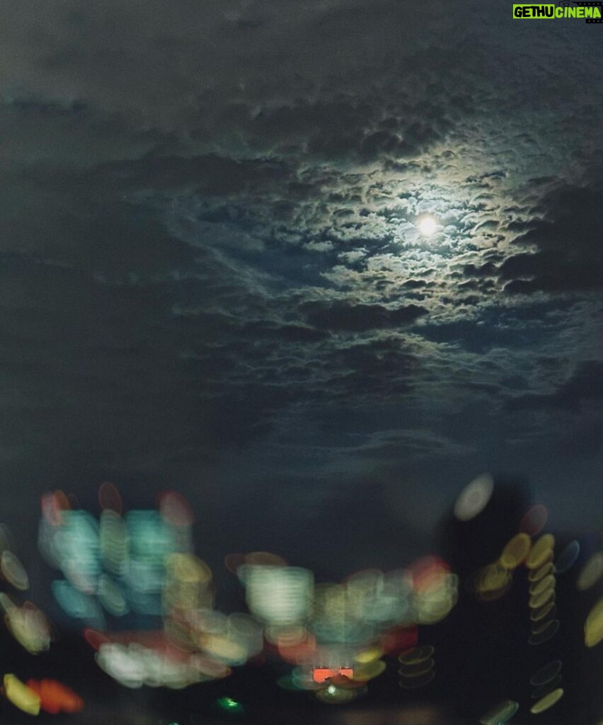 Reika Sakurai Instagram - 🌕 ⁡ やけに月が目につくなぁ と思っていたら今日は十五夜でした 次に十五夜の満月が見れるのは、7年後…。 ありがたく満月のパワー浴びよ ⁡ ⁡ ⁡ #中秋の名月 #満月