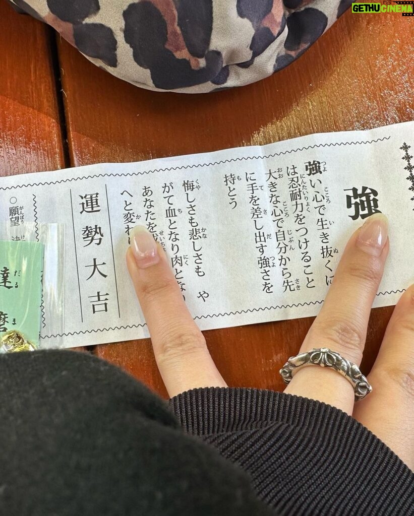Reika Sakurai Instagram - 素敵な出逢いになった気がします 乃木神社って乃木坂以外の場所にもあったんだ、と。 こちらにご挨拶してから、何だか気持ちいい流れになってきた気がする今日この頃です。感謝感謝。 また帰ったとき、ご挨拶に伺いますー。それまでどうか…🙏🏻 #乃木神社 #だるま