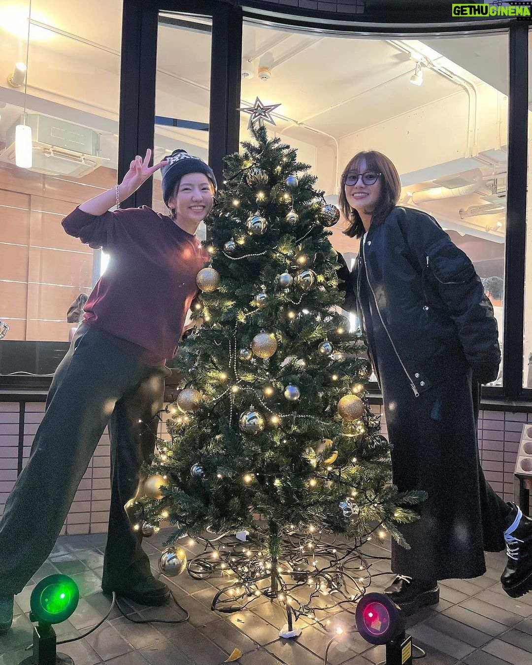 Reika Sakurai Instagram - ちょっと久しぶりに美容室行ったら、 入り口が賑やかになってました🎄