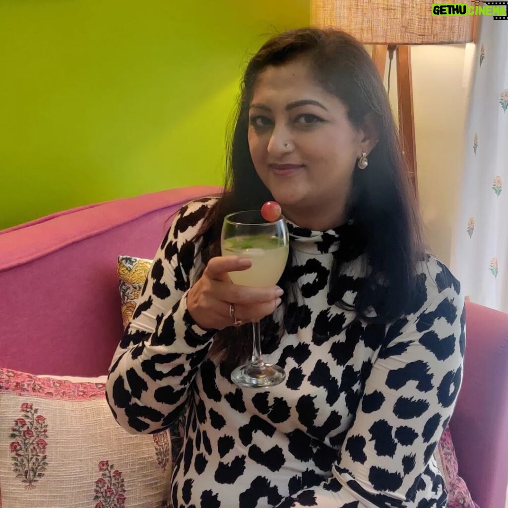 Rekha Krishnappa Instagram - We had all the preparations to celebrate for India but unfortunately Australia got it .. Anyways was very happy to watch cricket and having a good lunch with family.... Thanks @roopabhattacharjee For hosting Bengali lunch , we enjoyed the food... much love to Jiju and kids😘😘 Meets I loved your cocktail 🍸 We missed you @saahithyashetty_ ❤ #familytime #familyfun #familymeals #familylove Bangalore, India