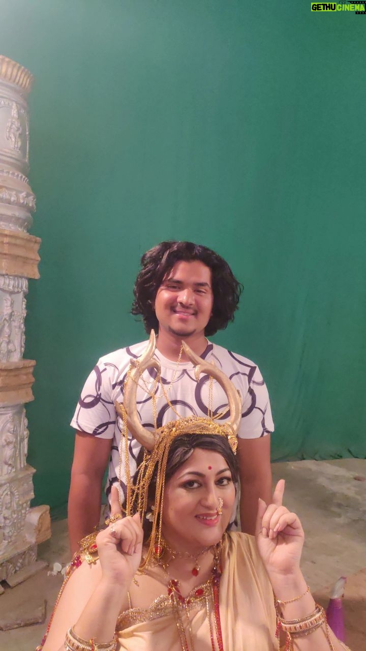 Rekha Krishnappa Instagram - Do you see my dear horns. π»π»π» Going with the Trend with my makeup assistant Lucky Bhai π @pathan_boy_870 Camera by @the.anilkumar23 Looking like a wow... #trendingreels #instareels #shootinglocation #shooting #shootingspot #reelsinstagram #reelsinsta Bangalore, India