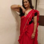 Rekha Krishnappa Instagram – Happy saree day 💓 

My happy attire 💓

Always happy to wear a saree.💓

Saree is one attire which can be worn in different ways . 💓

Celebration for a saree is a must 💓

A day for saree #sareeday 💓

#sareelove #sareeday #sareecollection #sareedesigens #loveforsaree