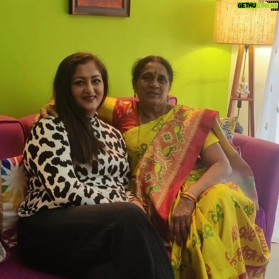 Rekha Krishnappa Instagram - We had all the preparations to celebrate for India but unfortunately Australia got it .. Anyways was very happy to watch cricket and having a good lunch with family.... Thanks @roopabhattacharjee For hosting Bengali lunch , we enjoyed the food... much love to Jiju and kids😘😘 Meets I loved your cocktail 🍸 We missed you @saahithyashetty_ ❤️ #familytime #familyfun #familymeals #familylove Bangalore, India