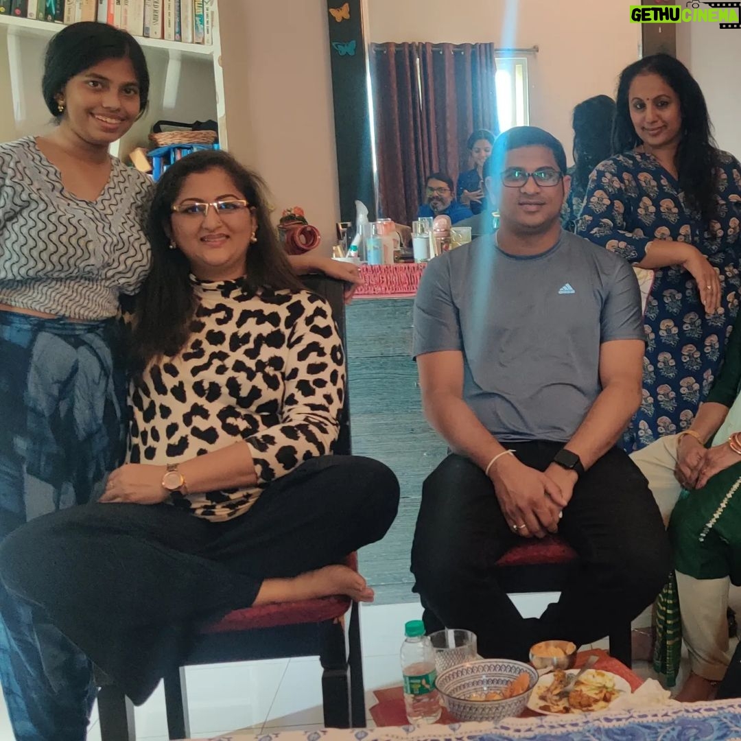 Rekha Krishnappa Instagram - We had all the preparations to celebrate for India but unfortunately Australia got it .. Anyways was very happy to watch cricket and having a good lunch with family.... Thanks @roopabhattacharjee For hosting Bengali lunch , we enjoyed the food... much love to Jiju and kids😘😘 Meets I loved your cocktail 🍸 We missed you @saahithyashetty_ ❤️ #familytime #familyfun #familymeals #familylove Bangalore, India