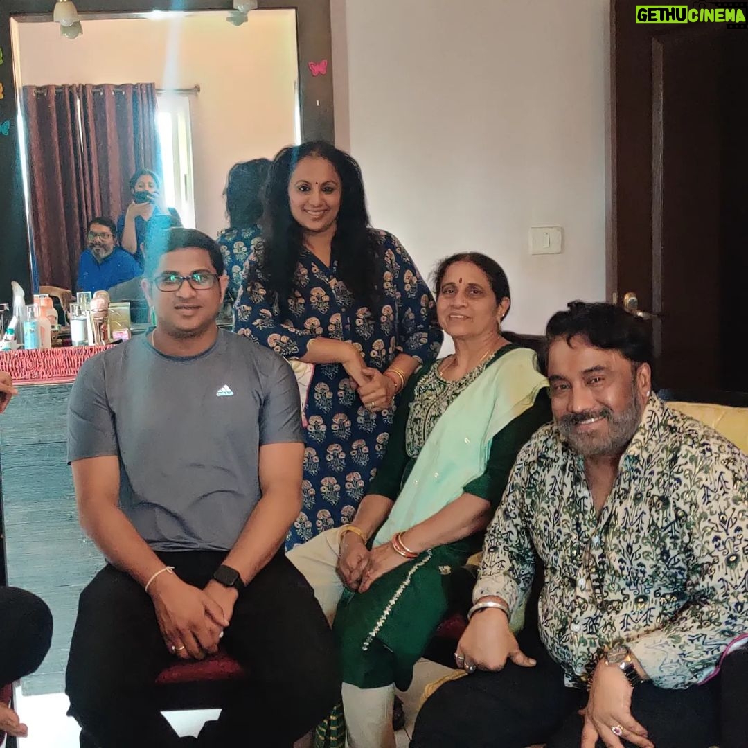 Rekha Krishnappa Instagram - We had all the preparations to celebrate for India but unfortunately Australia got it .. Anyways was very happy to watch cricket and having a good lunch with family.... Thanks @roopabhattacharjee For hosting Bengali lunch , we enjoyed the food... much love to Jiju and kids😘😘 Meets I loved your cocktail 🍸 We missed you @saahithyashetty_ ❤️ #familytime #familyfun #familymeals #familylove Bangalore, India