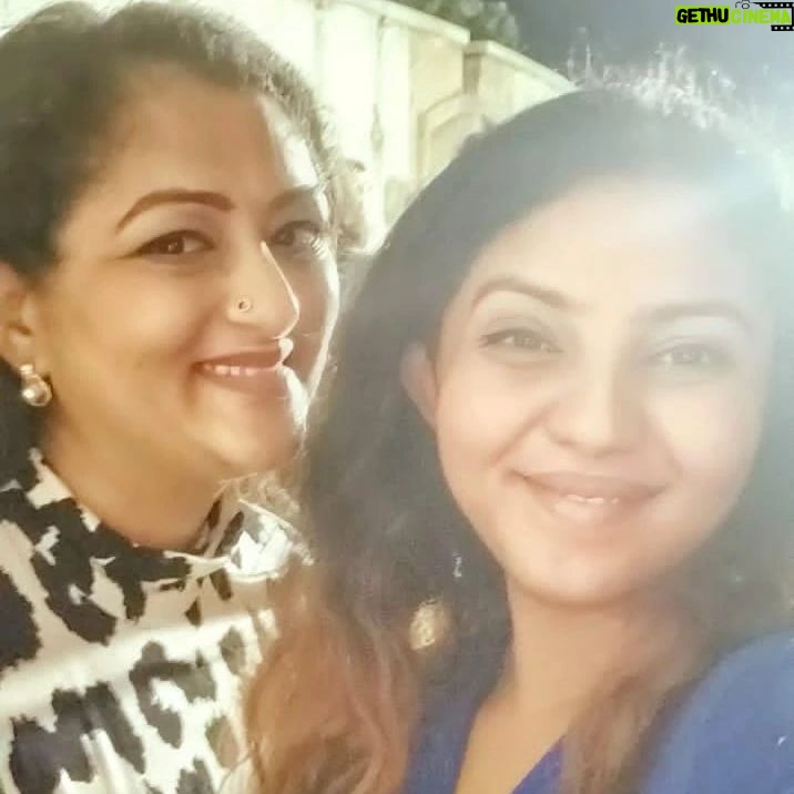 Rekha Krishnappa Instagram - We had all the preparations to celebrate for India but unfortunately Australia got it .. Anyways was very happy to watch cricket and having a good lunch with family.... Thanks @roopabhattacharjee For hosting Bengali lunch , we enjoyed the food... much love to Jiju and kids😘😘 Meets I loved your cocktail 🍸 We missed you @saahithyashetty_ ❤️ #familytime #familyfun #familymeals #familylove Bangalore, India