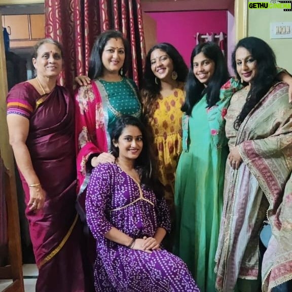 Rekha Krishnappa Instagram - Celebrations with family are the happiest moments 🥰🥰🥰 #deepavalli #deepavalli2023❤️ #diwali #celebrations #familytime #happiness Home