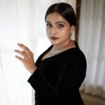 Remya Nambeesan Instagram - proudly imperfect ❤️ Styling @stylestoriesbypriyanka Make up n Hair @_sanaah._ Photography @kunjippaaru Jewellery @alameen_fashion_jewels Costume @syraclothing_ Location @tentgraam #countryhome Kochi, India
