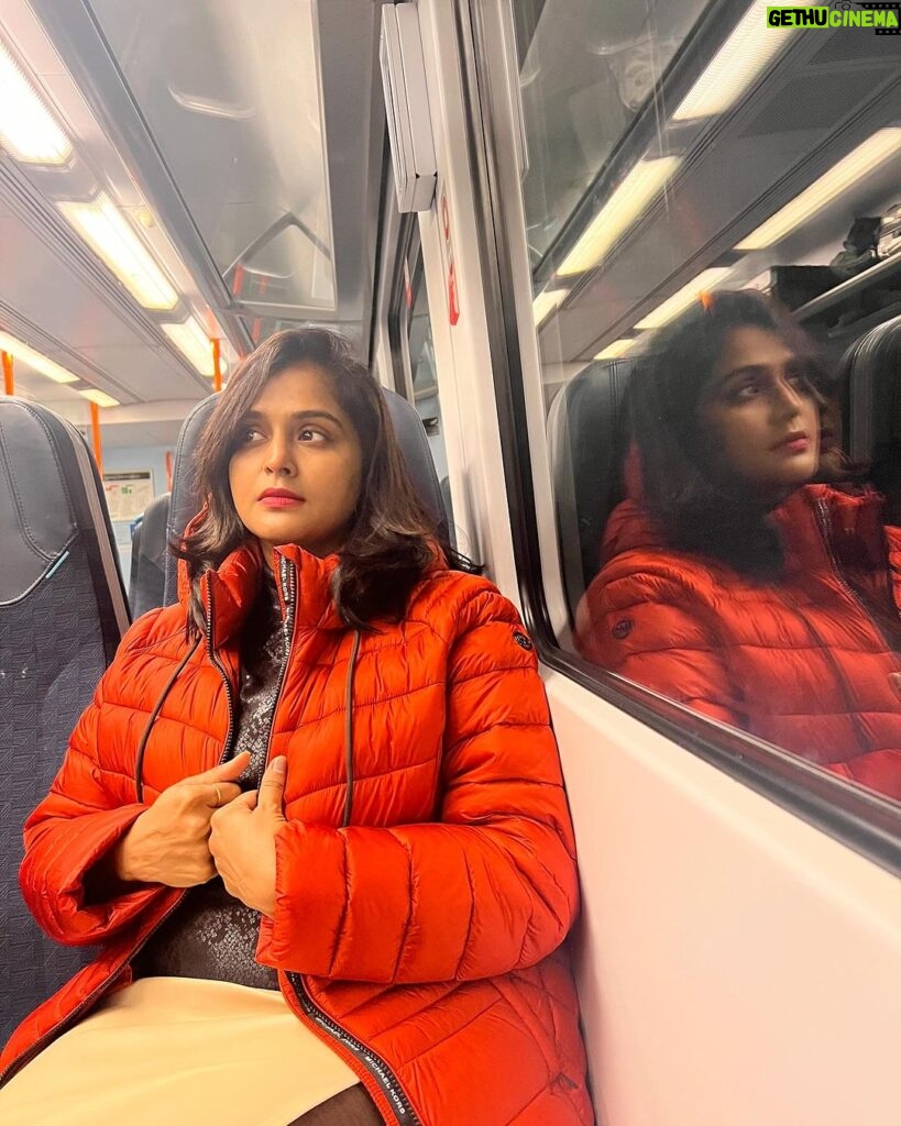 Remya Nambeesan Instagram - Life ❤️ 📷 @srirag_sankar 😎 Guildford