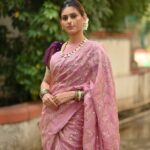Reshma Shinde Instagram - जशी मावळत्या उन्हात,केवड्याच्या बनात,नागीन सळसळली ❤️ . Makeup&hair, jwellery @tejasvikadam_makeupartist Photographer @_cine_saurabh Costume @designertanu_ #marathi #songs #love # happy #instagram #reels #reelitfeelit #reelsinstagram #lovesongs
