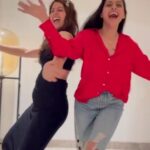 Reshma Shinde Instagram - Never miss a chance to dance!❤️ Don't miss the end.. @saagar1683 😂 #friendship #love #happy #reels #reelitfeelit #reelsinstagram