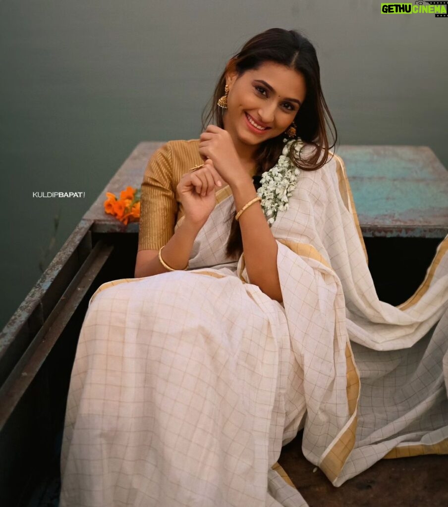 Reshma Shinde Instagram - Elegance is the only beauty that never fades..🌸 . . #happy #love #loveyourself #elegance #happiness . Photographer @kuldip1985 Styling, makeup and hair: @pranalimakeupartist