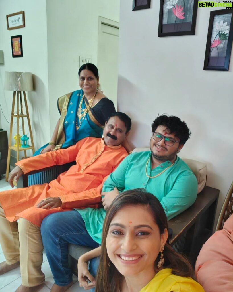 Reshma Shinde Instagram - दिवाळीच्या हार्दिक शुभेच्छा🪔♥️🧿 . #happy #family #love #festival #diwali #trending #trendingreels