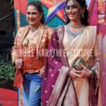 Reshma Shinde Instagram - स्टार प्रवाह परिवार पुरस्कार २०२३ 🌟 @harshadakhanvilkar @reshmashinde02 #starpravahparivar2023 #starpravahpuraskar2023 #purplemarathi #purplemarathiexclusive #harshadakhanvilkar #reshmashinde #reel #viral #trending Mumbai, Maharashtra