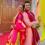 Reshma Shinde Instagram - Jab milate hain 2 yarrr...❤️💛 . . #reshmashinde #reelitfeelit #trending #trendingreels #reelitfeelit #tranding #love #reels #happiness #reelskarofeelkaro #instagram #instagood #instadaily #instalove #instabeauty #instagood #instafashion #instapic #instalike #instafollow #instaphoto #instacool