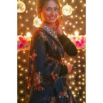 Reshma Shinde Instagram – बन्नो की सहेली रेशम की डोरी🖤🖤