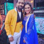 Reshma Shinde Instagram – MY FAVOURITE GIRL AND ARTIST @reshmashinde02 

Lots of love 

#aatahoudedhingana #reshmashinde #rangmajhavegla #blessed #smile #gratitude #keepwinninghearts #bappamoraya #bappalakshthev #performer #entertainer #choreographer #blue #yellow Mumbai, Maharashtra