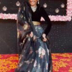 Reshma Shinde Instagram – दीपा करतेय संगीत समारंभाची तयारी…🤩
‘रंग माझा वेगळा’ संगीत समारंभ
बुधवार ११ जानेवारीपासून रा. ८:०० वा. Star प्रवाहवर.
#RangMajhaVegla #StarPravah 

@abhijeetkhandkekar @avni.taywade 
@atulketkar @aparna.ketkar.1
@harshadakhanvilkar @aashu.g @reshmashinde02 @anaghaa_atul @shrirang._.deshmukh @shalmalee_t @talwalkarpurnima @ambar_ganpule @vidishamhaskar @spruha_dali_official @maitreyee_datye_official @ghatemanasi @vaishalirahulbhosale
