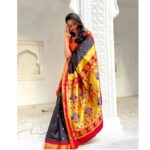 Reshma Shinde Instagram – Post diwali vibes🪔✨🪔

#happy
#goodvibes
#paithani

visit @mysilklove  for  more beautiful collection ❤️