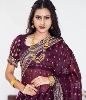 Reshma Shinde Instagram - बाई ग...
.

HMUA- @tejasvikadam_makeupartist 
shoot by- @portraitroom_ 
outfit- @designertanu_