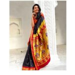 Reshma Shinde Instagram – Post diwali vibes🪔✨🪔

#happy
#goodvibes
#paithani

visit @mysilklove  for  more beautiful collection ❤️