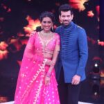 Reshma Shinde Instagram - ‘आता होऊ दे धिंगाणा’ शनि. आणि रवि. रात्री ९:०० वाजता फक्त Star प्रवाह वर... #AataHouDeDhingana #StarPravah #आपलासिध्दू @siddharth23oct @dnyanadaramtirthkar @chetan_vadnere @aashu.g @reshmashinde02 @girijaprabhu_official @mandarjadhavofficial @rupalibhosle @milindgawali @thesanketthepathak @deodharsayali @abhijeetkhandkekar @priyamarathe @sharayusonawaneofficial @vijayandalkar